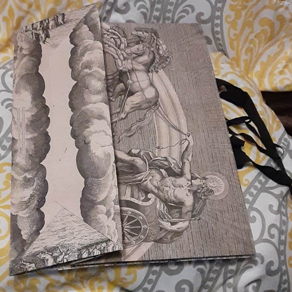 Gucci Limited Edition Paperbag - Picture 14 of 16